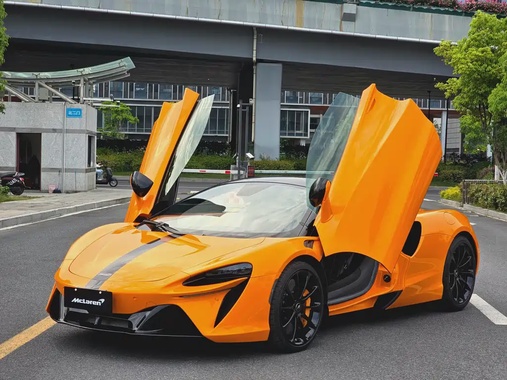 McLaren Artura 2025