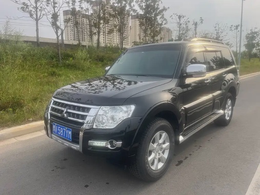 Mitsubishi Pajero 2016
