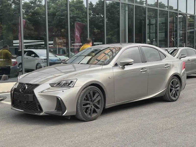 Lexus IS
