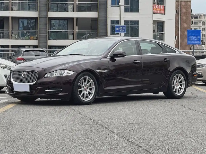 Jaguar XJ