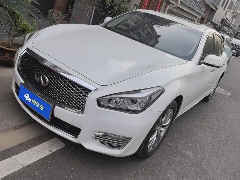 Infiniti Q70