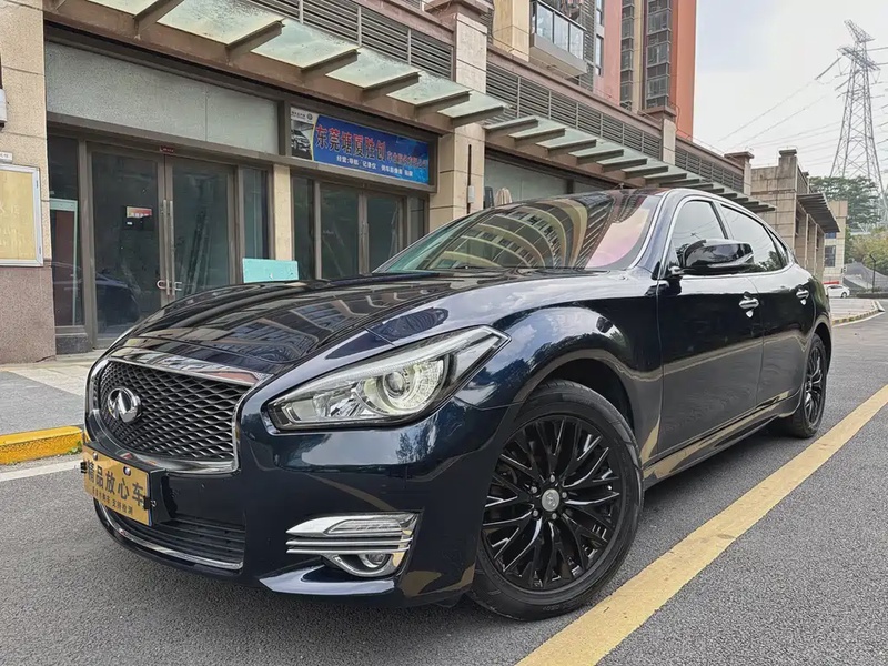 Infiniti Q70