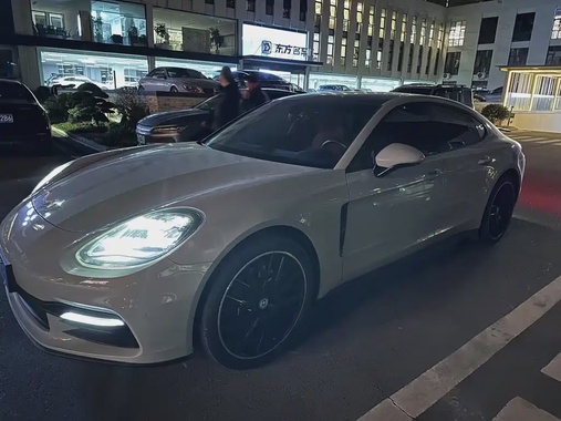 Porsche Panamera 2021