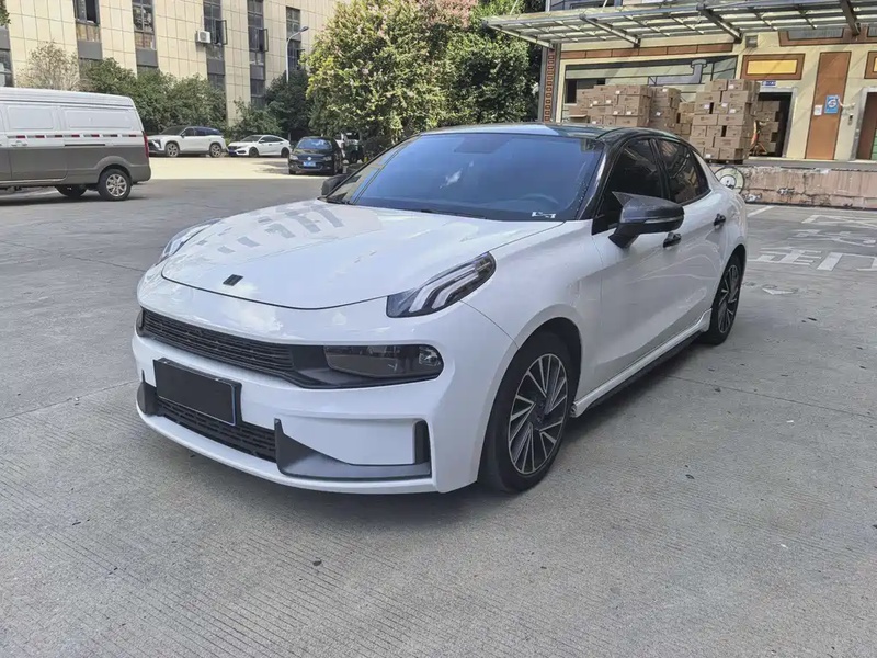 Lynk & Co 03