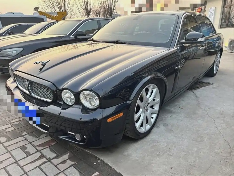 Jaguar XJ
