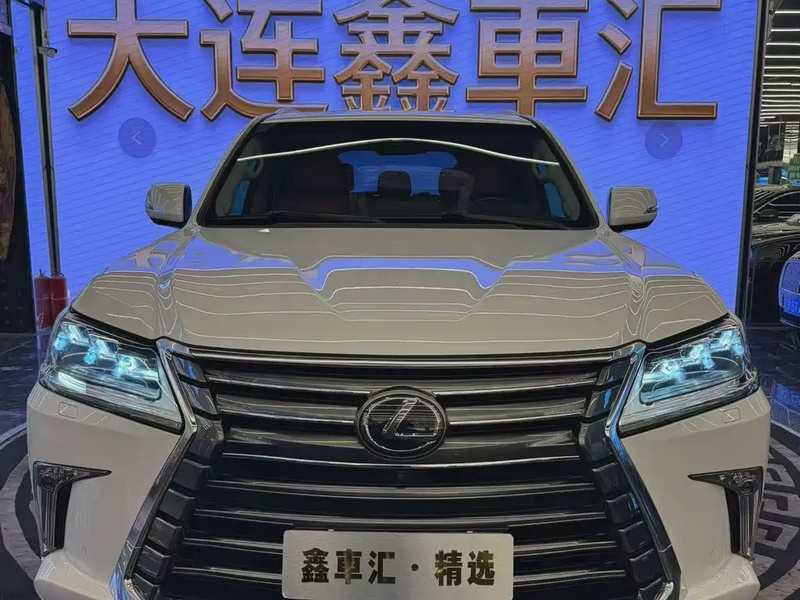 Lexus LX