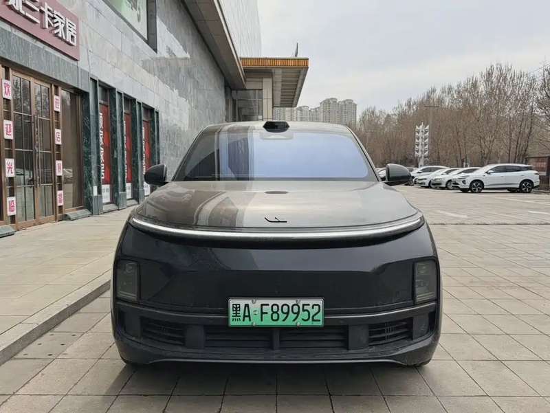 Li Auto L8