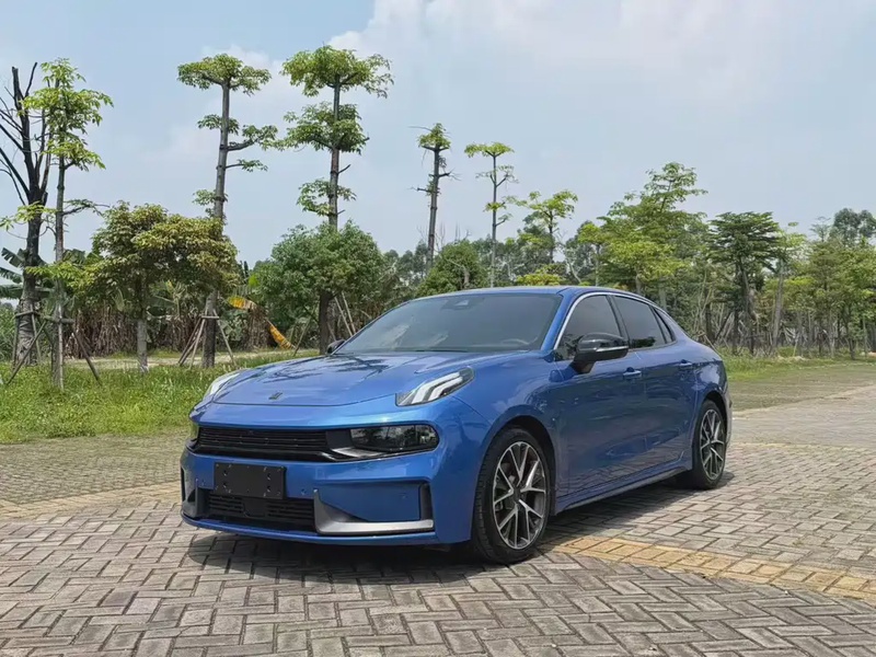 Lynk & Co 03