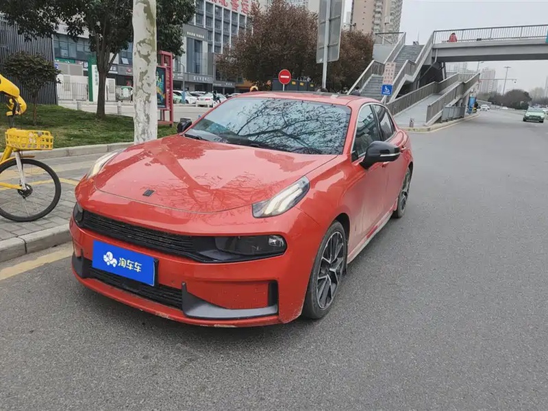 Lynk & Co 03