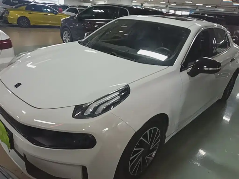 Lynk & Co 03