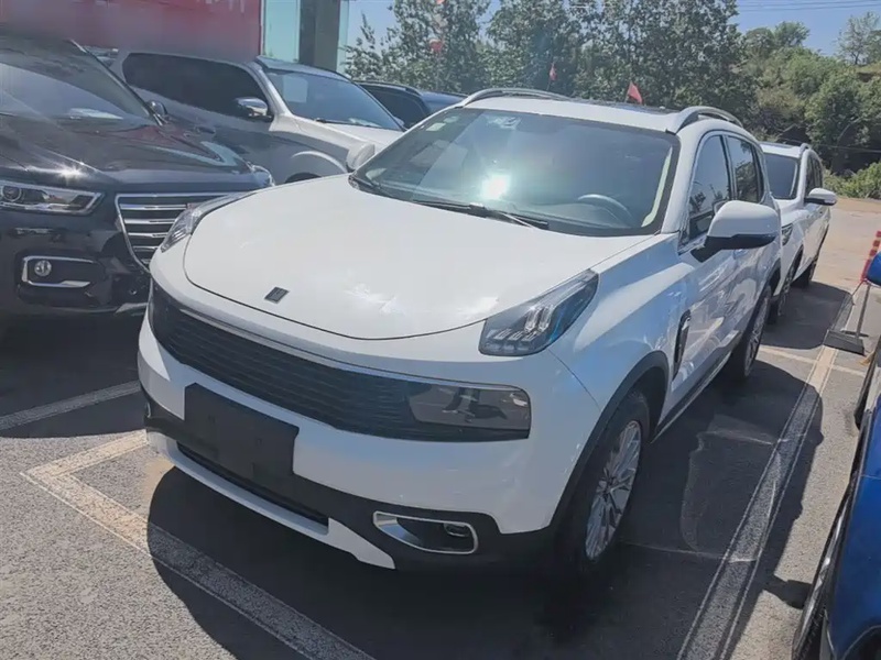 Lynk & Co 01