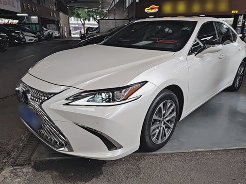Lexus ES 2022