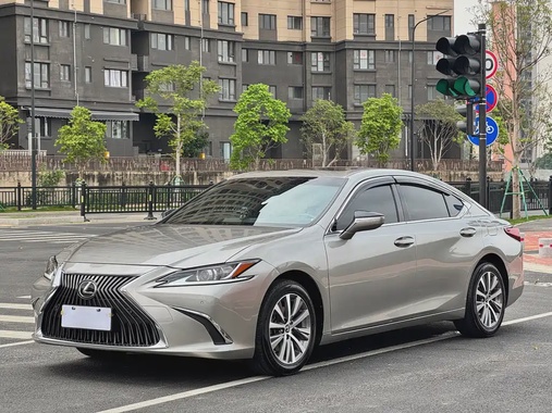 Lexus ES 2021
