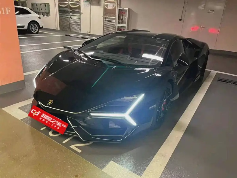 Lamborghini Revuelto