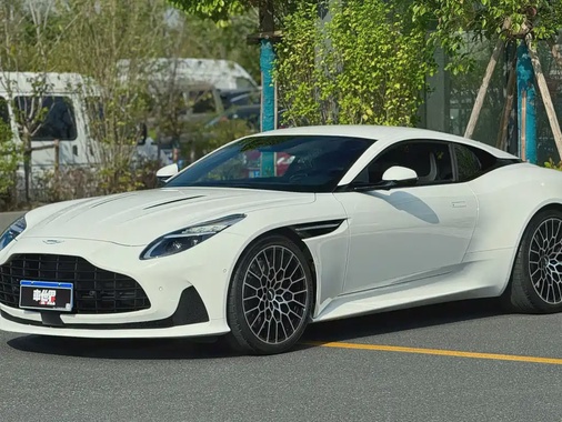 Aston Martin DB12 2024