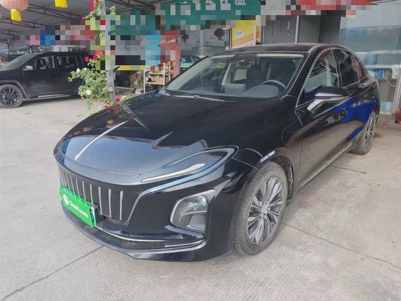Hongqi E-QM5