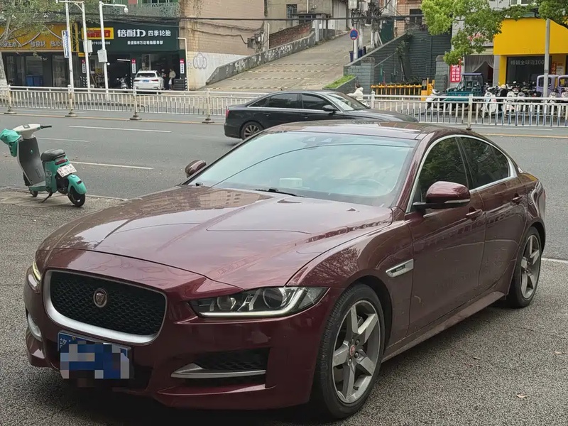 Jaguar XE