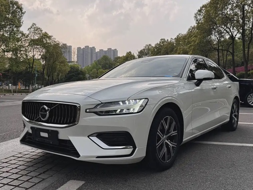 Volvo S60 2023