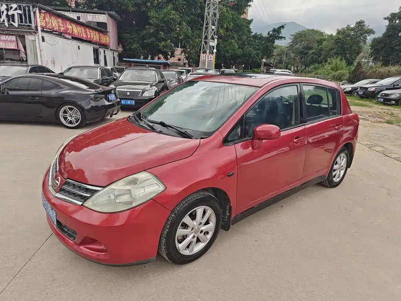 Nissan Tiida