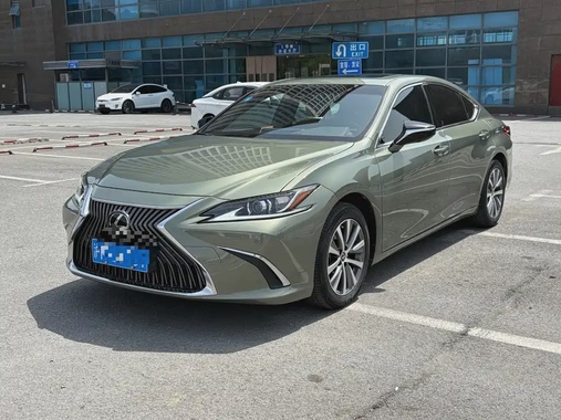 Lexus ES 2019