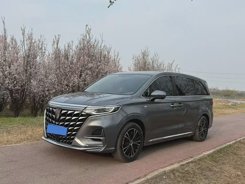 Roewe iMAX8
