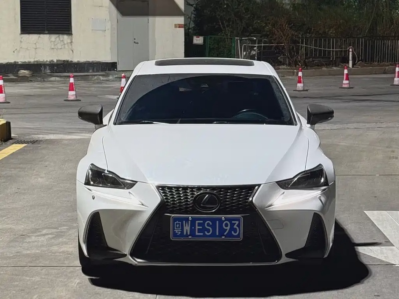 Lexus IS