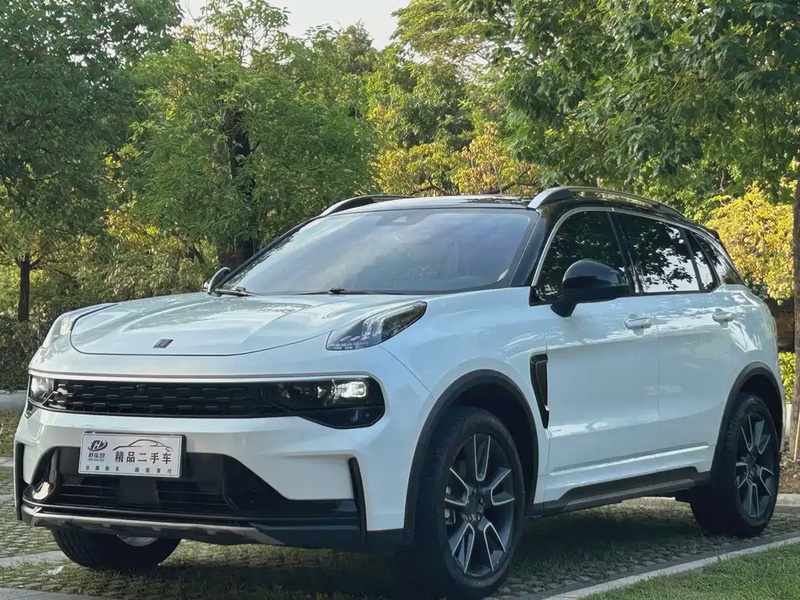 Lynk & Co 01