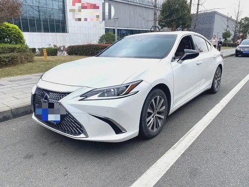 Lexus ES 2019