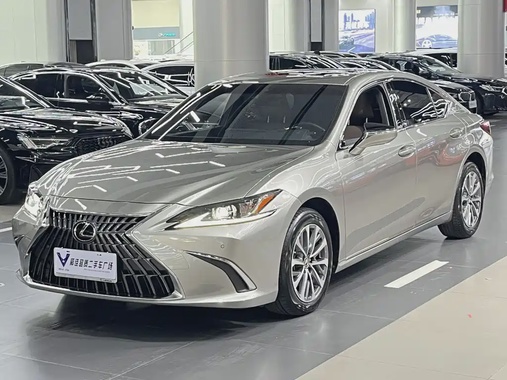 Lexus ES 2024
