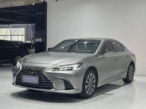 Lexus ES 2025