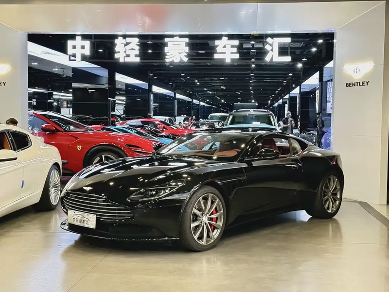 Aston Martin DB11