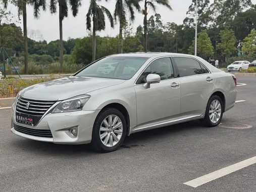Toyota Crown 2013