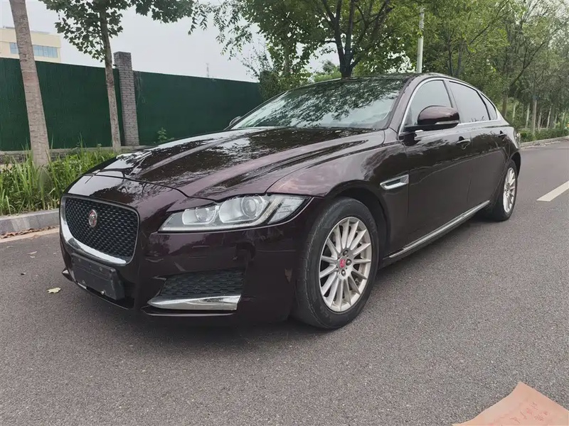 Jaguar XF