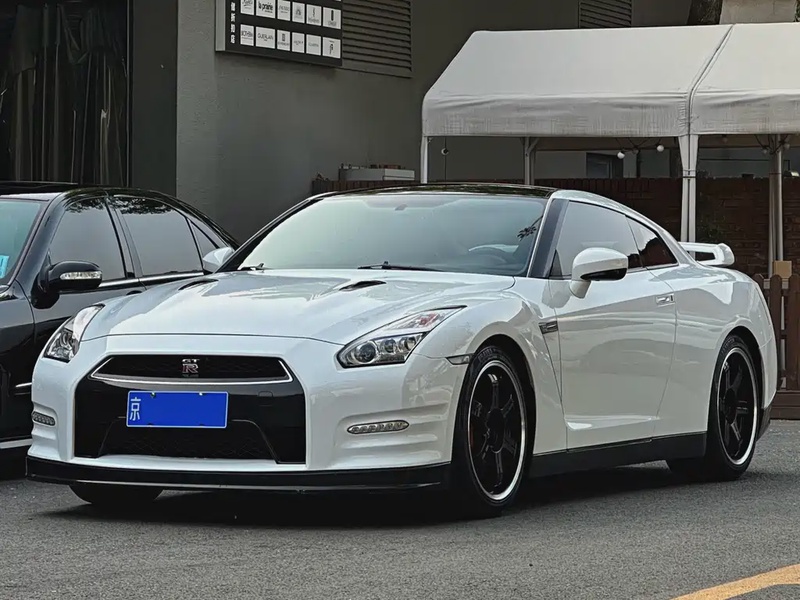 Nissan GT-R
