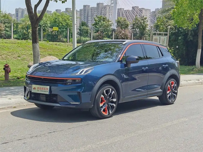 Lynk & Co 06