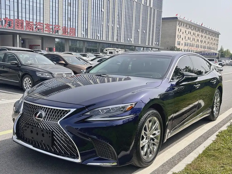 Lexus LS
