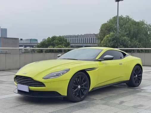 Aston Martin DB11 2023