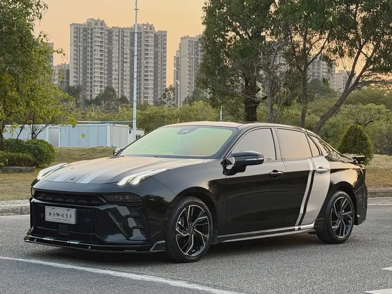 Lynk & Co 03