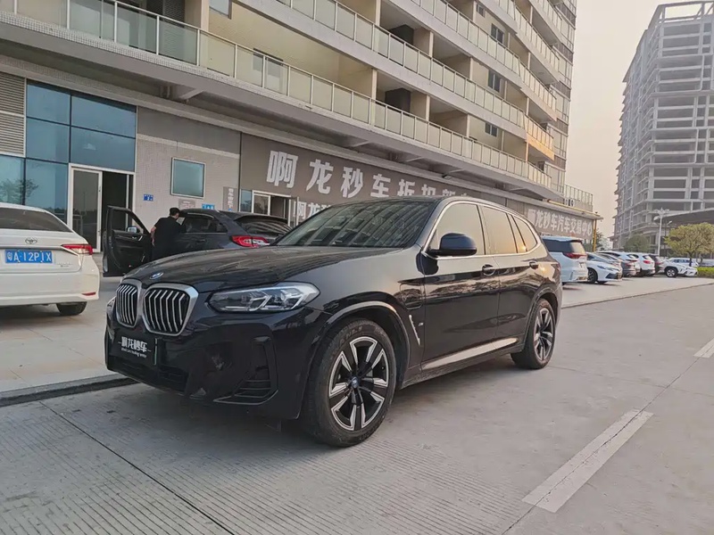 BMW iX3