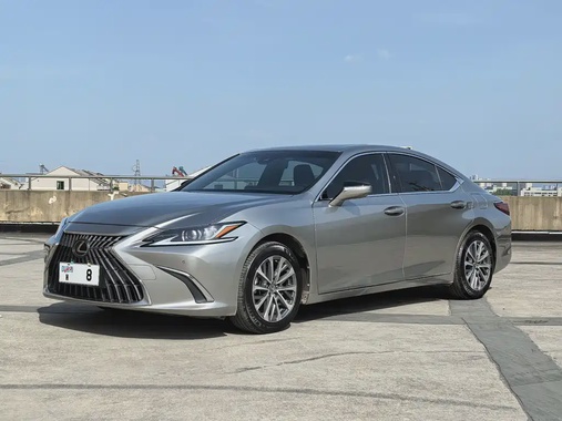 Lexus ES 2022