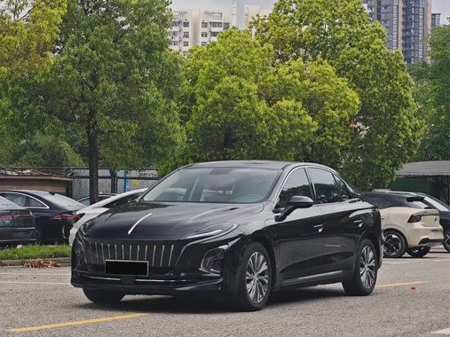 Hongqi E-QM5 2022