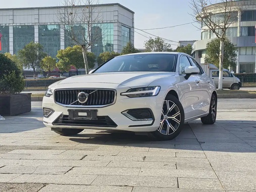 Volvo S60 2025