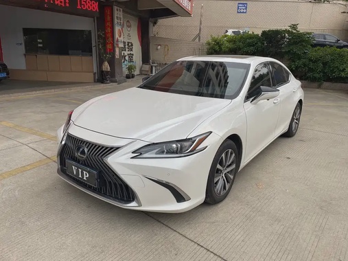 Lexus ES 2019