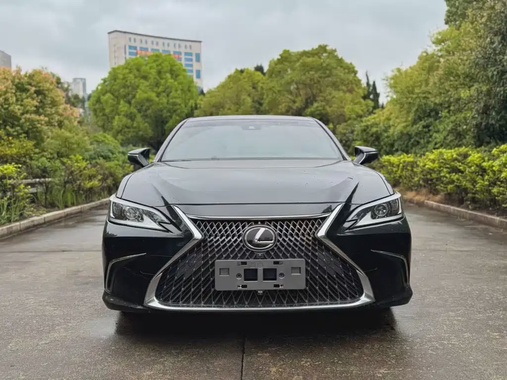 Lexus ES 2020