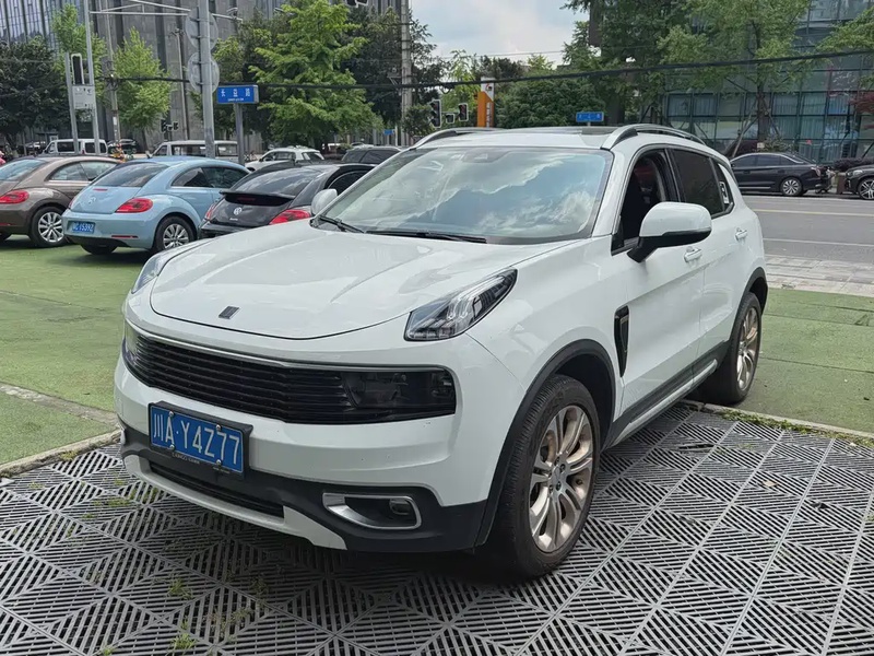 Lynk & Co 01