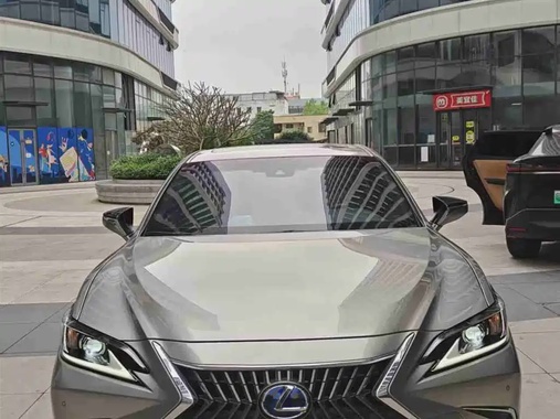 Lexus ES 2022