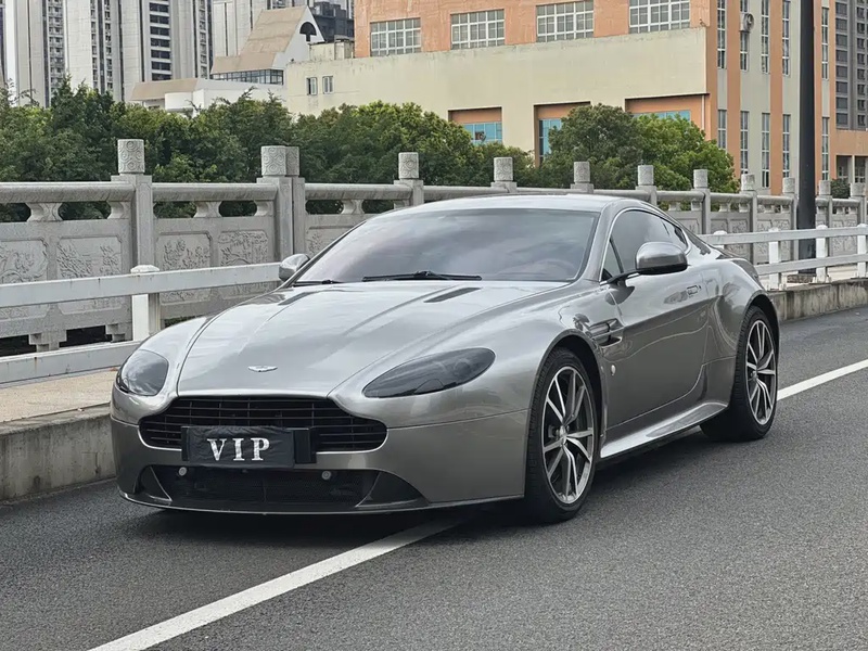 Aston Martin Vantage