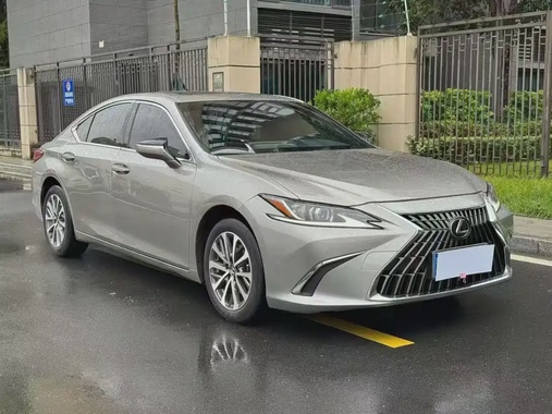 Lexus ES 2020