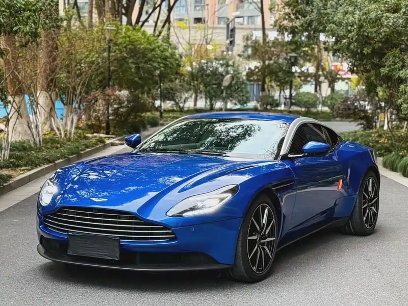 Aston Martin DB11