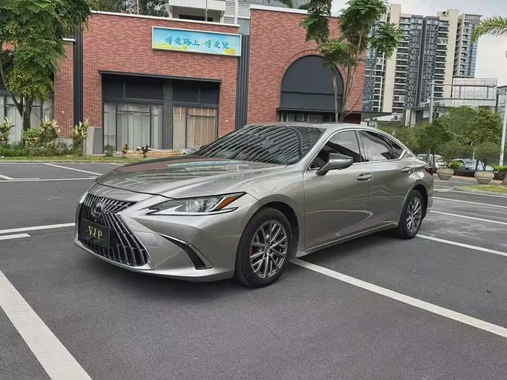 Lexus ES 2022